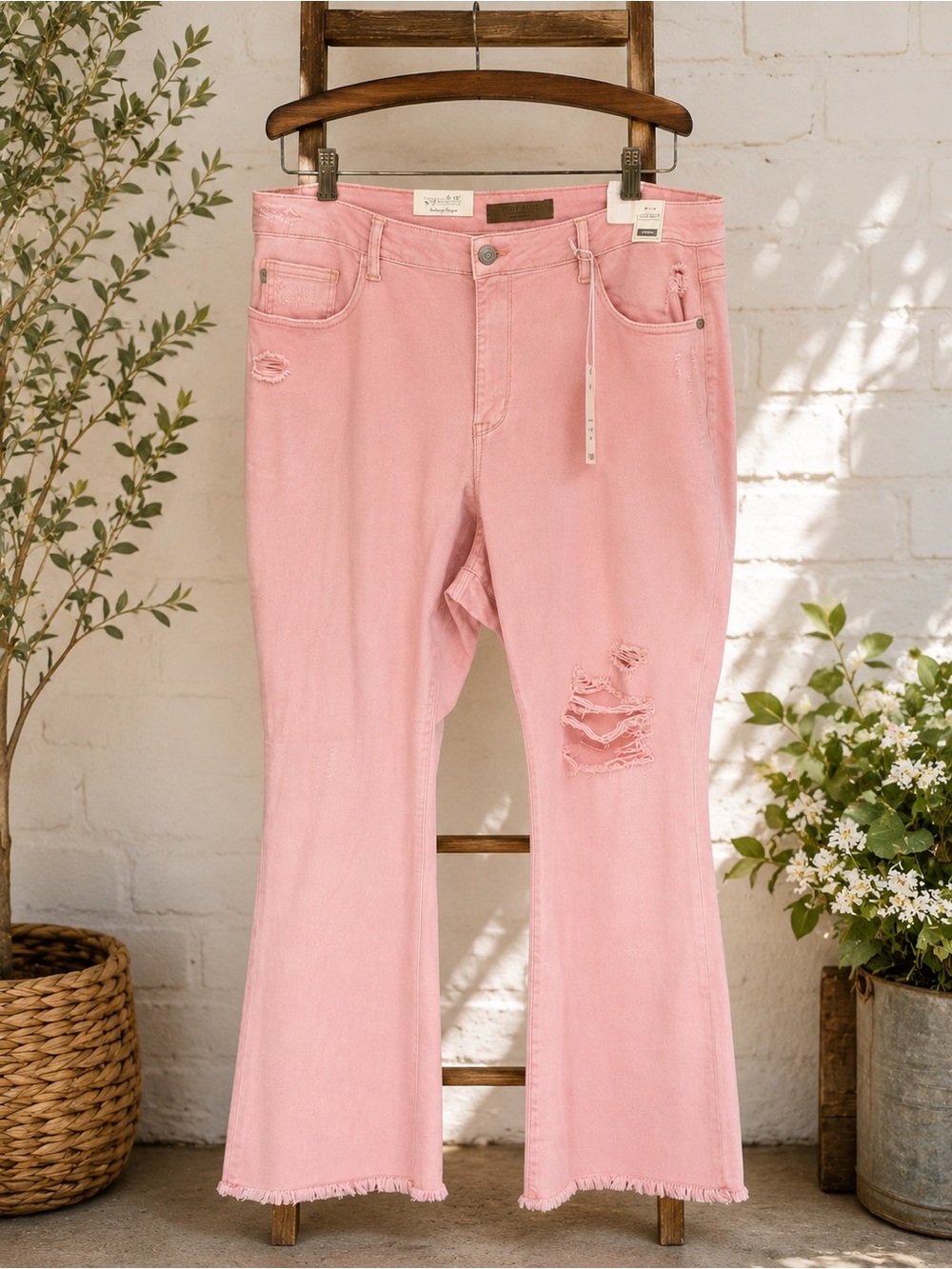 Judy Blue Pink Wash Distressed Jeans – Size 24W